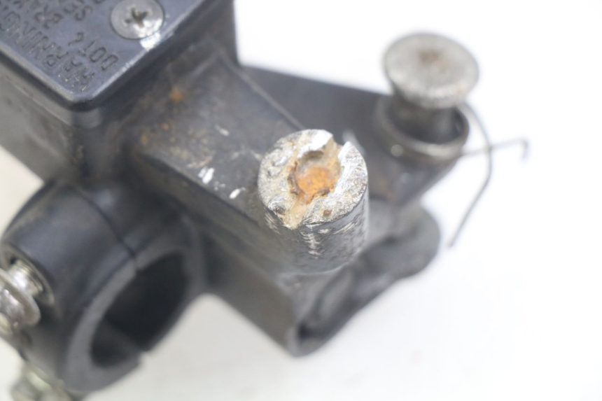 photo de FRONT BRAKE MASTER CYLINDER HONDA NHX LEAD 110 (2008 - 2010) - Technical close-up