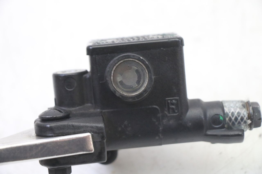 photo de FRONT BRAKE MASTER CYLINDER PIAGGIO NRG POWER PUREJET 50 (2018 - 2021) - Fixing points details