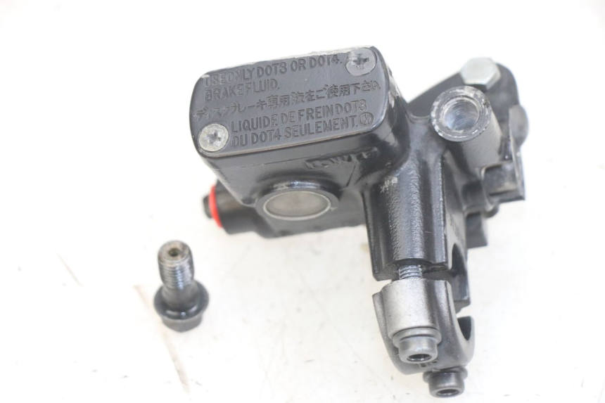 photo de FRONT BRAKE MASTER CYLINDER HONDA PCX (JF28) 125 (2009 - 2011) - Alternative perspective