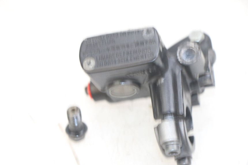 photo de FRONT BRAKE MASTER CYLINDER HONDA PCX (JF28) 125 (2009 - 2011) - Technical close-up