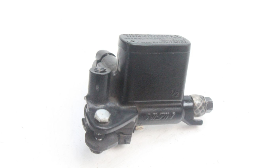 photo de FRONT BRAKE MASTER CYLINDER HONDA PCX (JF28) 125 (2009 - 2011) - Zoom on usage condition