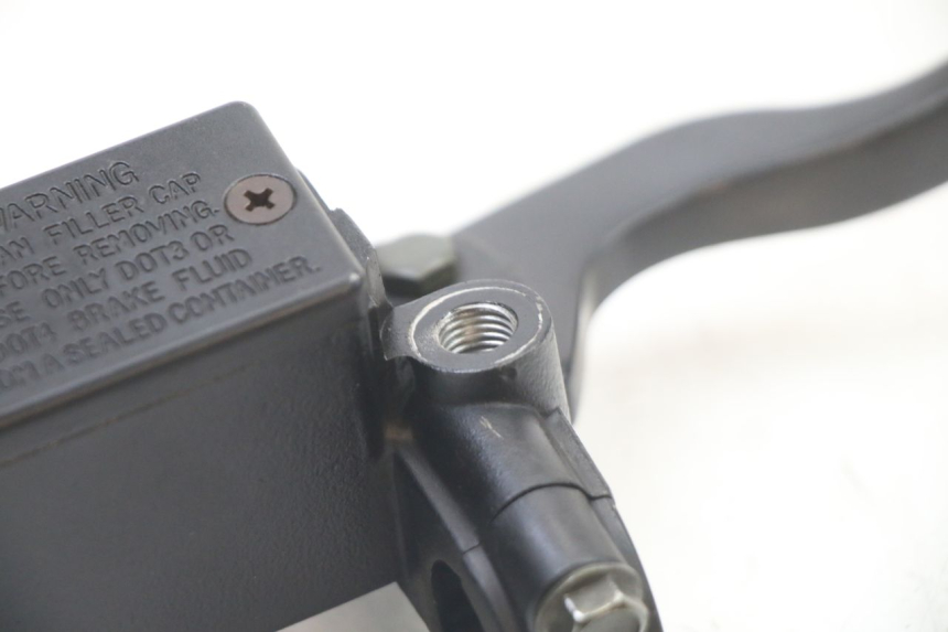 photo de FRONT BRAKE MASTER CYLINDER PEUGEOT CITYSTAR 125 (2011 - 2017) - Alternative perspective