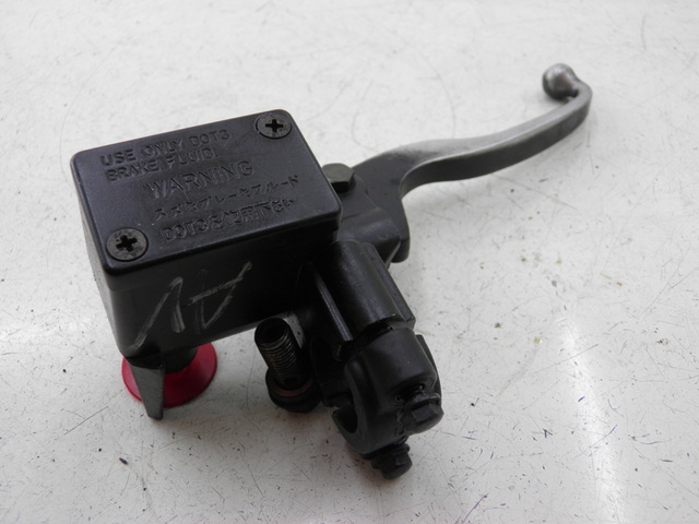 photo de FRONT BRAKE MASTER CYLINDER PEUGEOT V-CLIC VCLIC 50 (2007 - 2013) - Zoom on usage condition