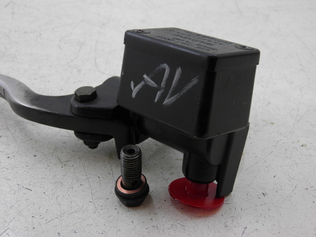 photo de FRONT BRAKE MASTER CYLINDER PEUGEOT V-CLIC VCLIC 50 (2007 - 2013) - Alternative perspective