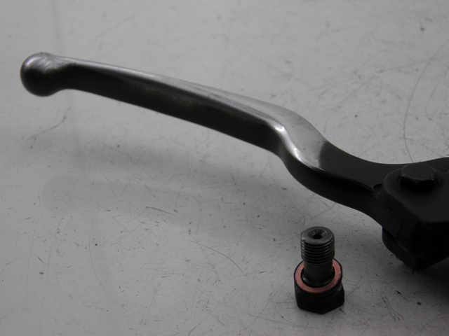 photo de FRONT BRAKE MASTER CYLINDER PIAGGIO X8 STREET 125 (2006 - 2007) - Zoom on usage condition