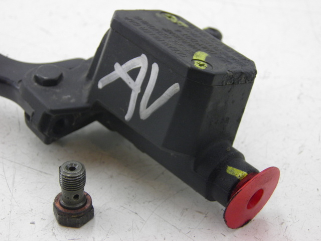 photo de FRONT BRAKE MASTER CYLINDER PIAGGIO XEVO - X EVO 125 (2010 - 2015) - Alternative perspective