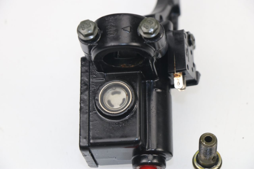 photo de FRONT BRAKE MASTER CYLINDER BHM REVENGER 50 (2009 - 2015) - Zoom on usage condition