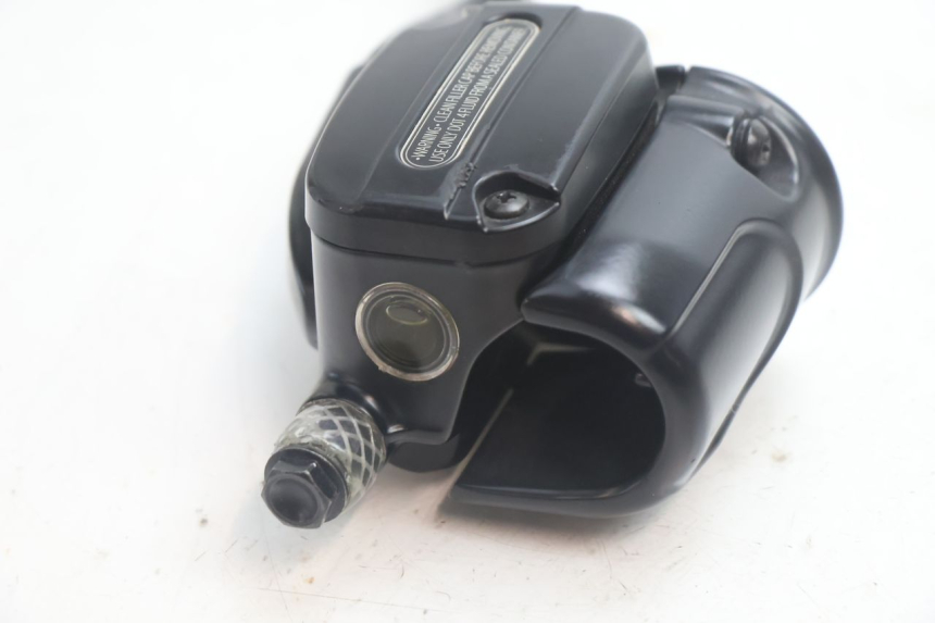 photo de FRONT BRAKE MASTER CYLINDER HARLEY DAVIDSON ROAD GLIDE FLTRXSE 1920 (2018 - 2022) - Surface and material condition