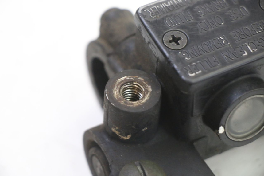 photo de FRONT MASTER CYLINDER GILERA RUNNER SL 50 (2006 - 2009) - Alternative perspective