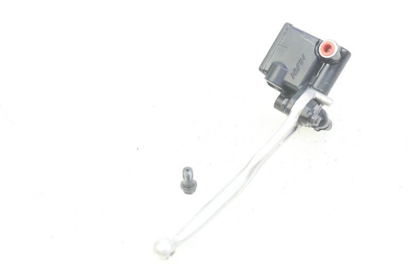 photo de FRONT BRAKE MASTER CYLINDER PEUGEOT SATELIS 125 (2010 - 2012) - Zoom on usage condition