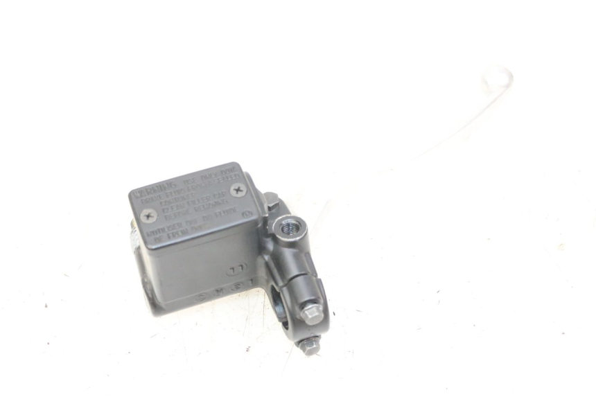 photo de FRONT BRAKE MASTER CYLINDER PEUGEOT SATELIS 125 (2013 - 2018) - Fixing points details