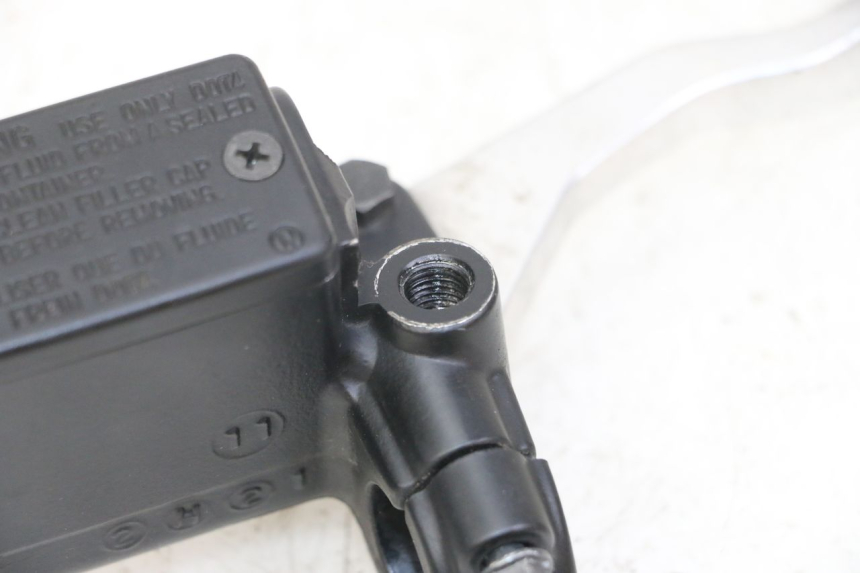 photo de FRONT BRAKE MASTER CYLINDER PEUGEOT SATELIS 125 (2013 - 2018) - Surface and material condition