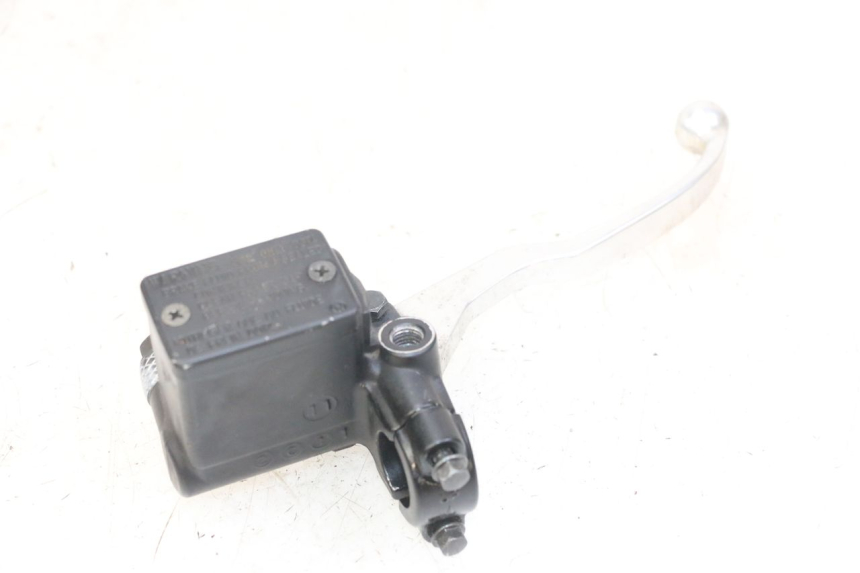 photo de FRONT BRAKE MASTER CYLINDER PEUGEOT SATELIS 125 (2013 - 2018) - Fixing points details