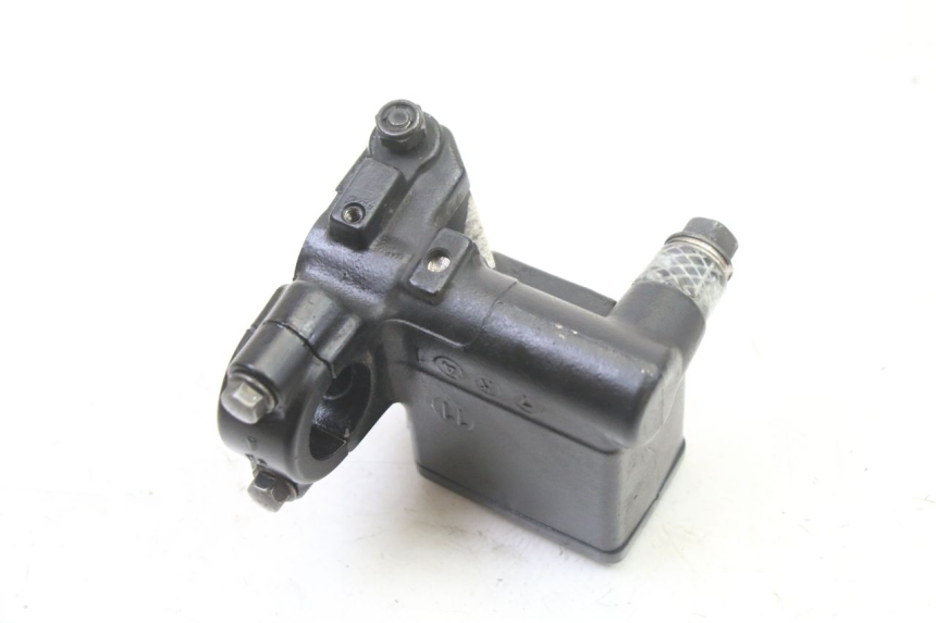 photo de FRONT BRAKE MASTER CYLINDER PEUGEOT SATELIS 125 (2013 - 2018) - Fixing points details