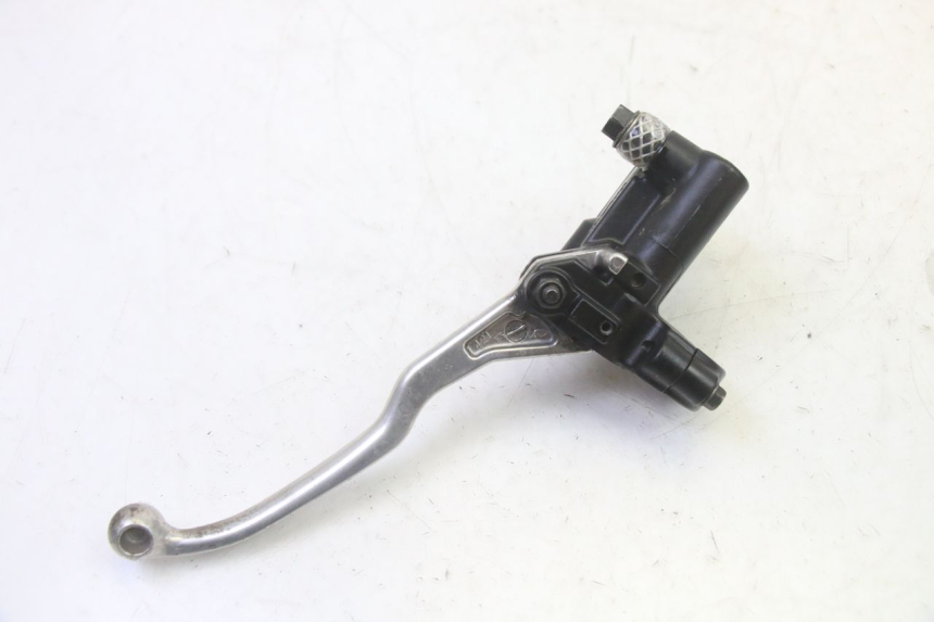 photo de FRONT BRAKE MASTER CYLINDER PEUGEOT SATELIS 125 (2010 - 2012) - Fixing points details