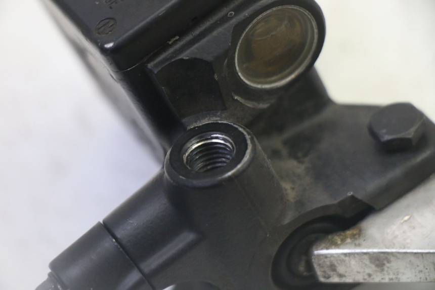 photo de FRONT MASTER CYLINDER PEUGEOT SATELIS 125 (2006 - 2009) - Alternative perspective