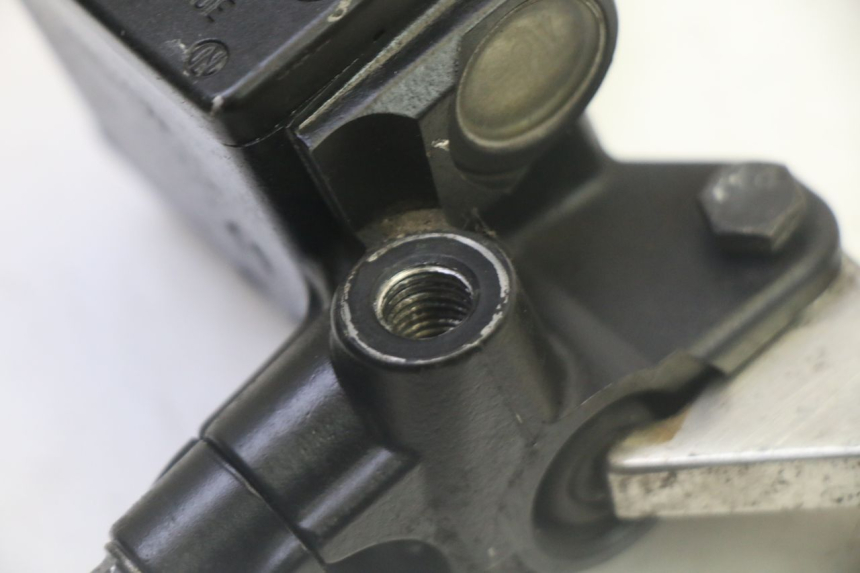 photo de FRONT BRAKE MASTER CYLINDER PEUGEOT SATELIS 125 (2013 - 2018) - Alternative perspective