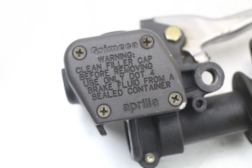 photo de FRONT BRAKE MASTER CYLINDER APRILIA SCARABEO GT 125 (1999 - 2007) - Zoom on usage condition