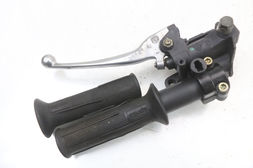 photo de FRONT BRAKE MASTER CYLINDER APRILIA SCARABEO GT 125 (1999 - 2007) - Fixing points details