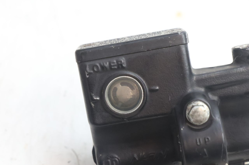 photo de FRONT BRAKE MASTER CYLINDER HONDA SH 125 (2001 - 2003) - Zoom on usage condition