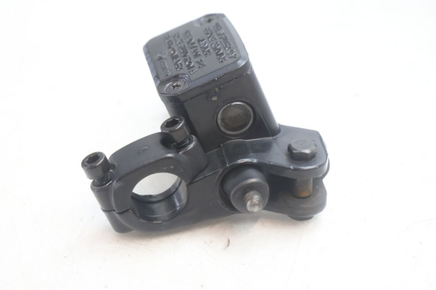 photo de FRONT BRAKE MASTER CYLINDER YAMAHA SLIDER 50 (1999 - 2004) - Zoom on usage condition