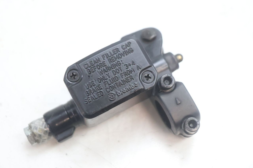 photo de FRONT BRAKE MASTER CYLINDER YAMAHA SLIDER 50 (1999 - 2004) - Technical close-up