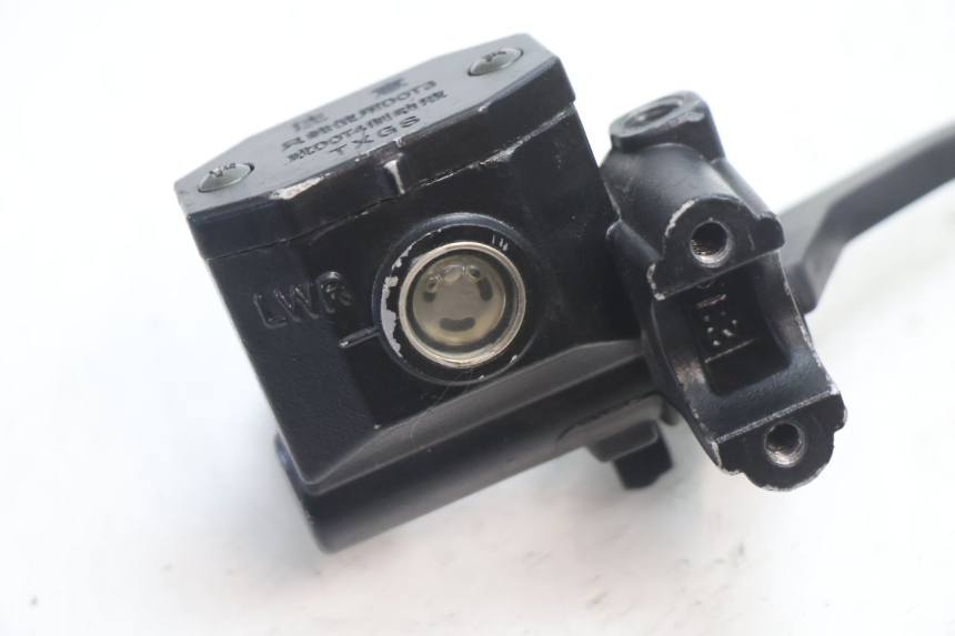 photo de FRONT BRAKE MASTER CYLINDER YAMASAKI STREET 50 (2013 - 2018) - Fixing points details