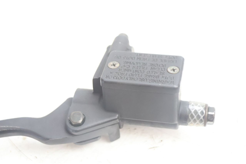 photo de FRONT BRAKE MASTER CYLINDER PEUGEOT STREETZONE NAKED 2T 50 (2014 - 2018) - Fixing points details