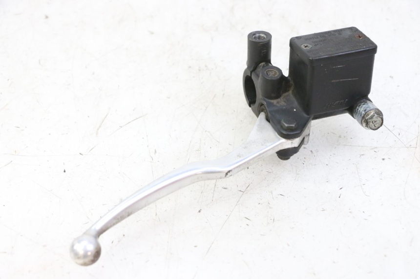 photo de FRONT BRAKE MASTER CYLINDER SUZUKI BURGMAN 125 (2007 - 2014) - Fixing points details