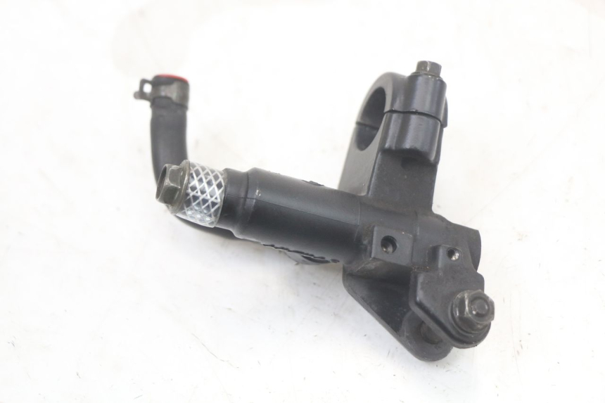 photo de FRONT MASTER CYLINDER SUZUKI SV S 650 (1999 - 2002) - Alternative perspective