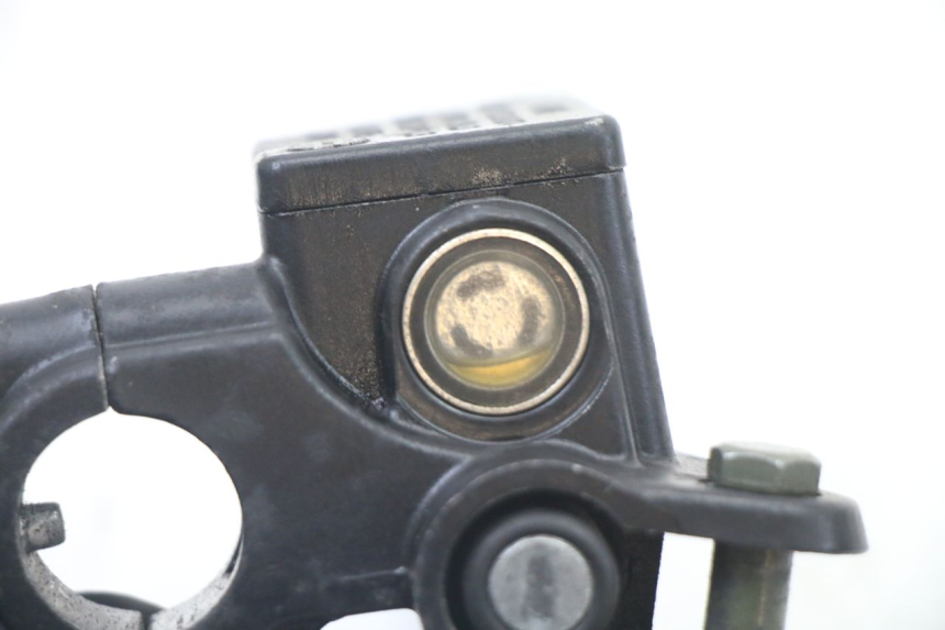 photo de FRONT BRAKE MASTER CYLINDER SYM ORBIT 2 4T 50 (2008 - 2017) - Alternative perspective