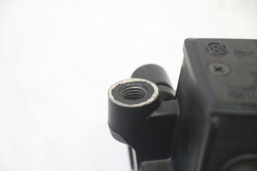 photo de FRONT BRAKE MASTER CYLINDER YAMAHA TDM ABS 900 (2002 - 2014) - Product overview