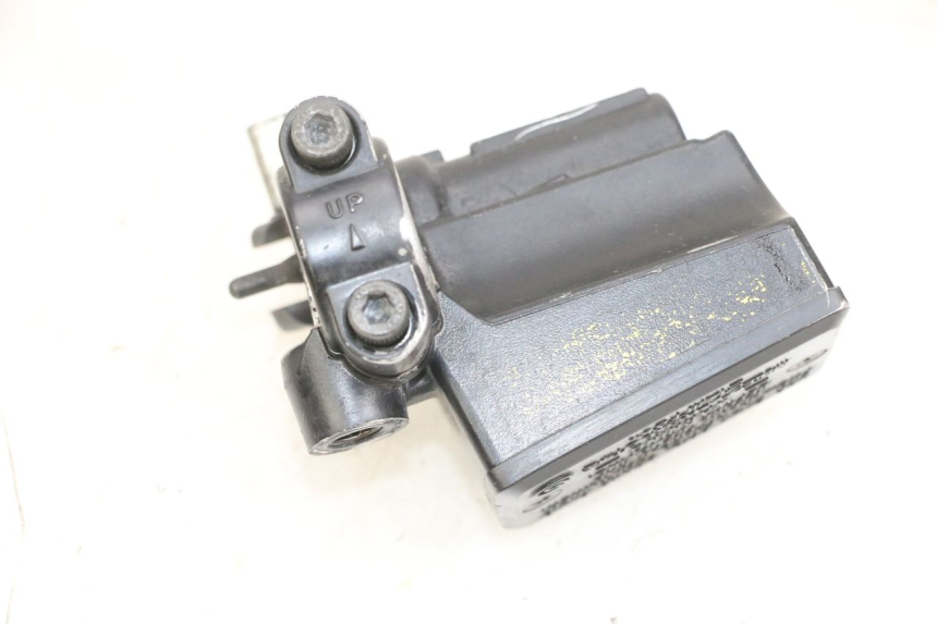 photo de FRONT BRAKE MASTER CYLINDER YAMAHA TDM ABS 900 (2002 - 2014) - Component detail