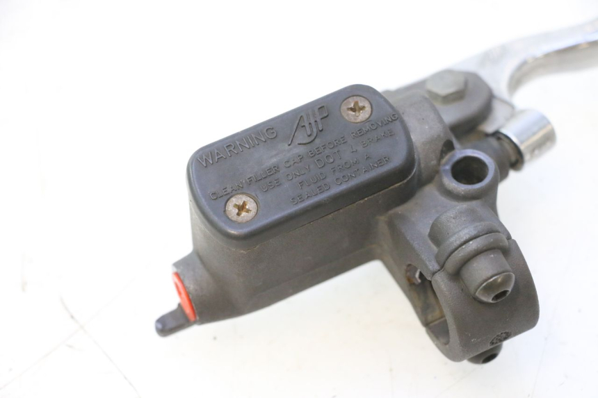 photo de FRONT BRAKE MASTER CYLINDER PEUGEOT TREKKER 50 (1995 - 2004) - Fixing points details