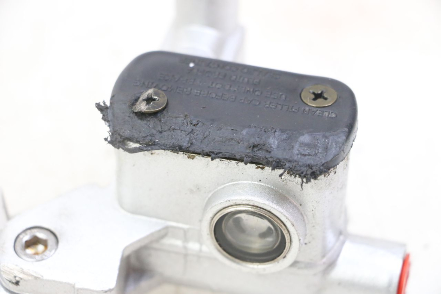 photo de FRONT BRAKE MASTER CYLINDER VENT DERAPAGE 50 (2018 - 2023) - Surface and material condition