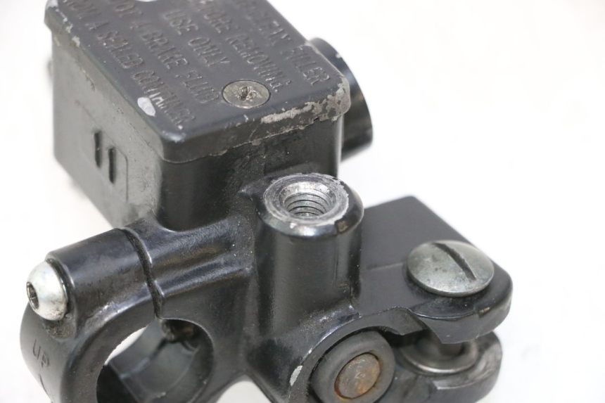 photo de FRONT MASTER CYLINDER PIAGGIO VESPA LX 2T 50 (2005 - 2013) - Fixing points details