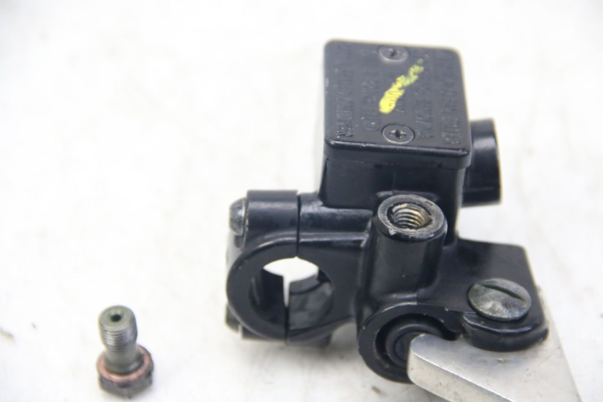 photo de FRONT MASTER CYLINDER PIAGGIO VESPA SPRINT 2T 50 (2014 - 2018) - Alternative perspective