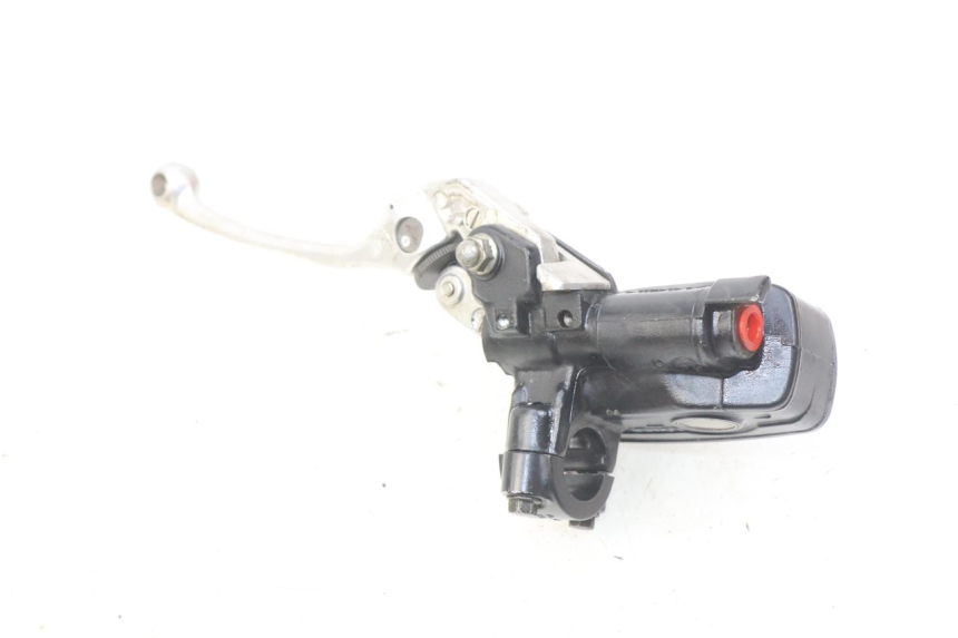 photo de FRONT BRAKE MASTER CYLINDER HONDA VFR FI RC46 800 (1998 - 2001) - Zoom on usage condition
