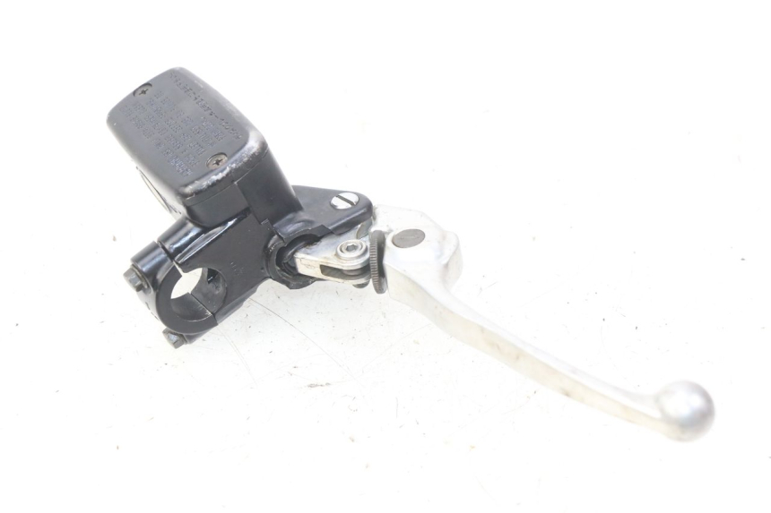 photo de FRONT BRAKE MASTER CYLINDER HONDA VFR FI RC46 800 (1998 - 2001) - Technical close-up