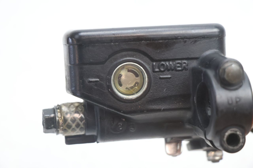 photo de FRONT BRAKE MASTER CYLINDER HONDA VFR FI RC46 800 (1998 - 2001) - Technical close-up