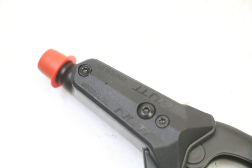 photo de FRONT MASTER CYLINDER DUALTRON VICTOR LIMITED 1 - Zoom on usage condition