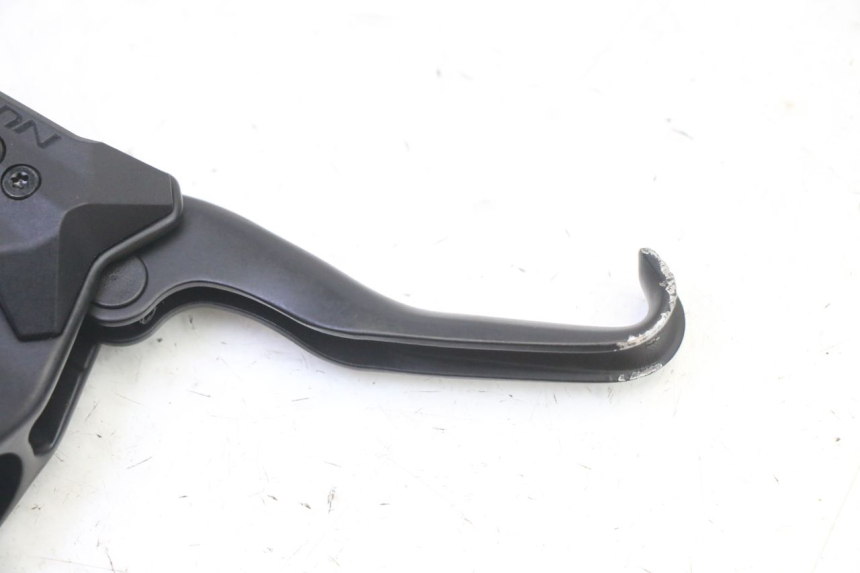 photo de FRONT MASTER CYLINDER DUALTRON VICTOR LIMITED 1 - Alternative perspective