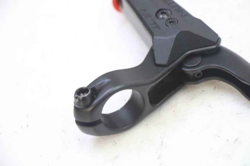 photo de FRONT MASTER CYLINDER DUALTRON VICTOR LIMITED 1 - Technical close-up