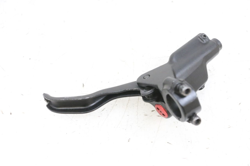 photo de FRONT MASTER CYLINDER DUALTRON VICTOR LIMITED 1 - Technical close-up