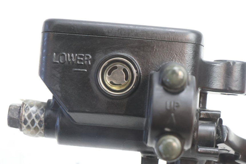 photo de FRONT BRAKE MASTER CYLINDER DAELIM VJ ROADWIN 125 (2004 - 2007) - Technical close-up