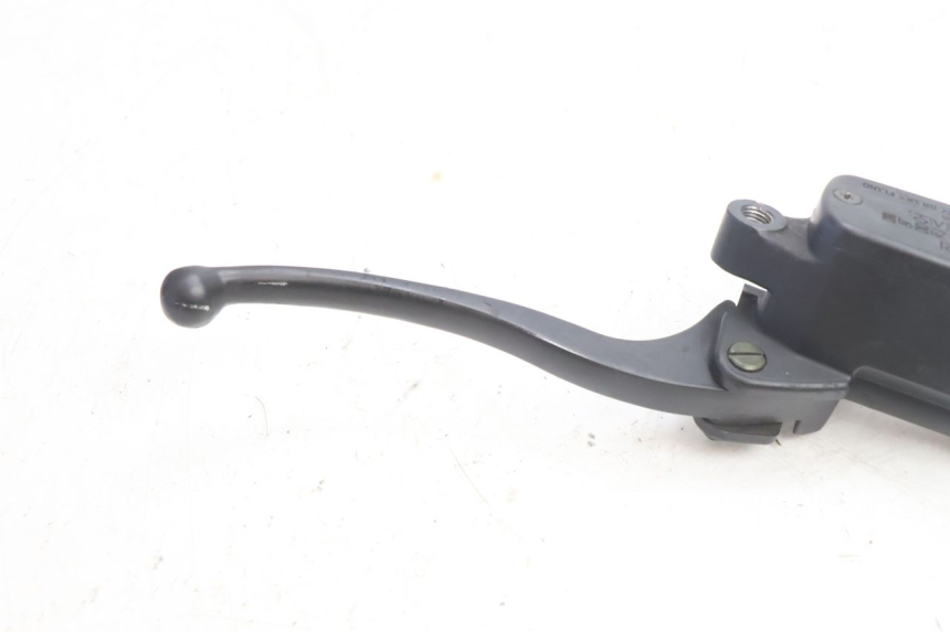 photo de FRONT BRAKE MASTER CYLINDER DAELIM VJ ROADWIN 125 (2004 - 2007) - Fixing points details