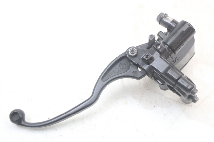 photo de FRONT MASTER CYLINDER YAMAHA XMAX X-MAX ABS 125 (2017 - 2020) - Fixing points details