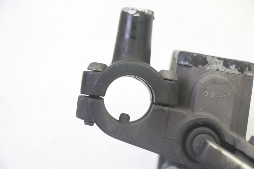 photo de FRONT MASTER CYLINDER YAMAHA X-MAX XMAX 125 (2010 - 2013) - Fixing points details