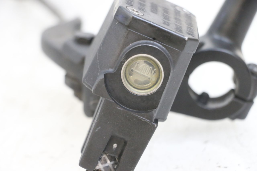 photo de FRONT MASTER CYLINDER YAMAHA X-MAX XMAX 125 (2010 - 2013) - Alternative perspective