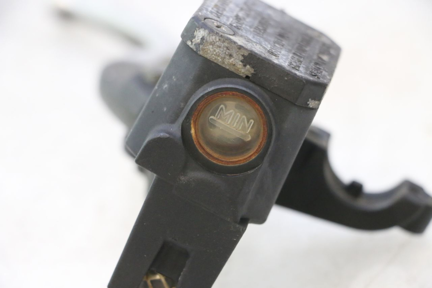 photo de FRONT MASTER CYLINDER YAMAHA XMAX X-MAX 125 (2006 - 2009) - Fixing points details